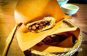 Thick Sauce Beef Sandwich