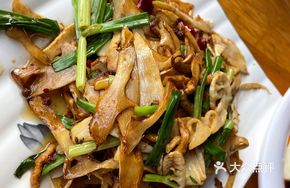 Bamboo Shoots Stir-fried with Pork Strips