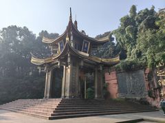 -峨眉山报国寺