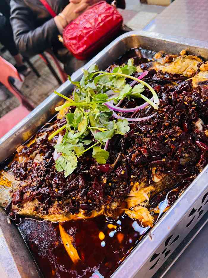 小舅母子烤鱼(周家坝总店)-"万州心连心广场里的烤鱼一条街真不是盖的