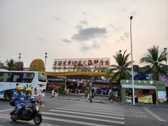 -三亚火车头万人海鲜广场