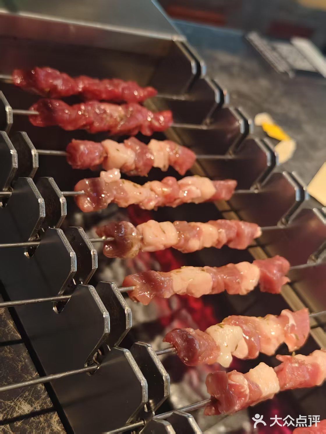 早就听说这家电烤串，可以自己烤也可以让店员帮忙