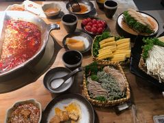 -湊湊火锅·茶憩(杭州湖滨银泰in77店)