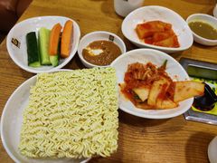 -喇喇排骨火锅·传统韩式脊骨汤(望京西园总店)