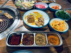 -明洞阿姨·韩式酱蟹烤肉·创意料理(三元桥店)