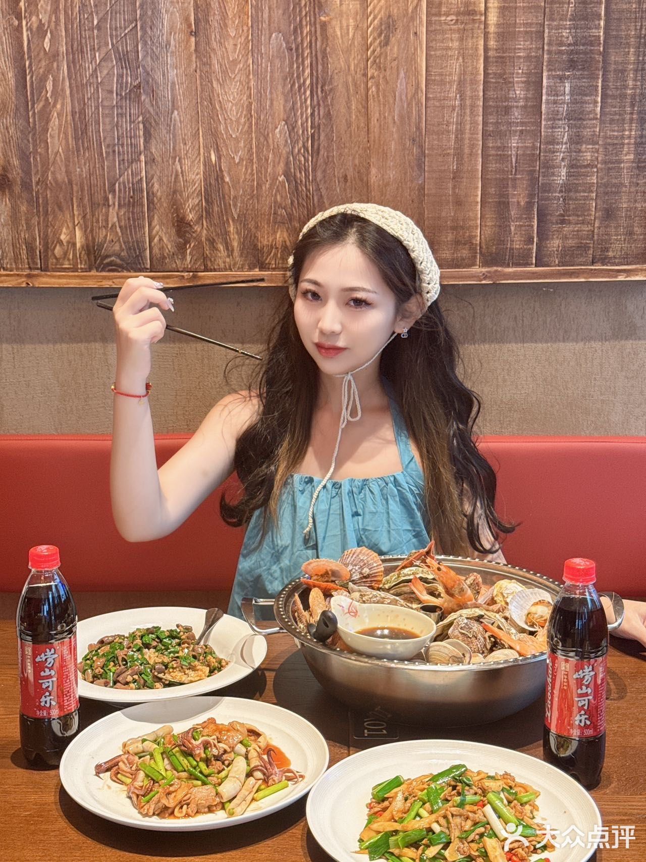 来青岛吃当地正宗特色菜，蒸汽海鲜🦞来一锅