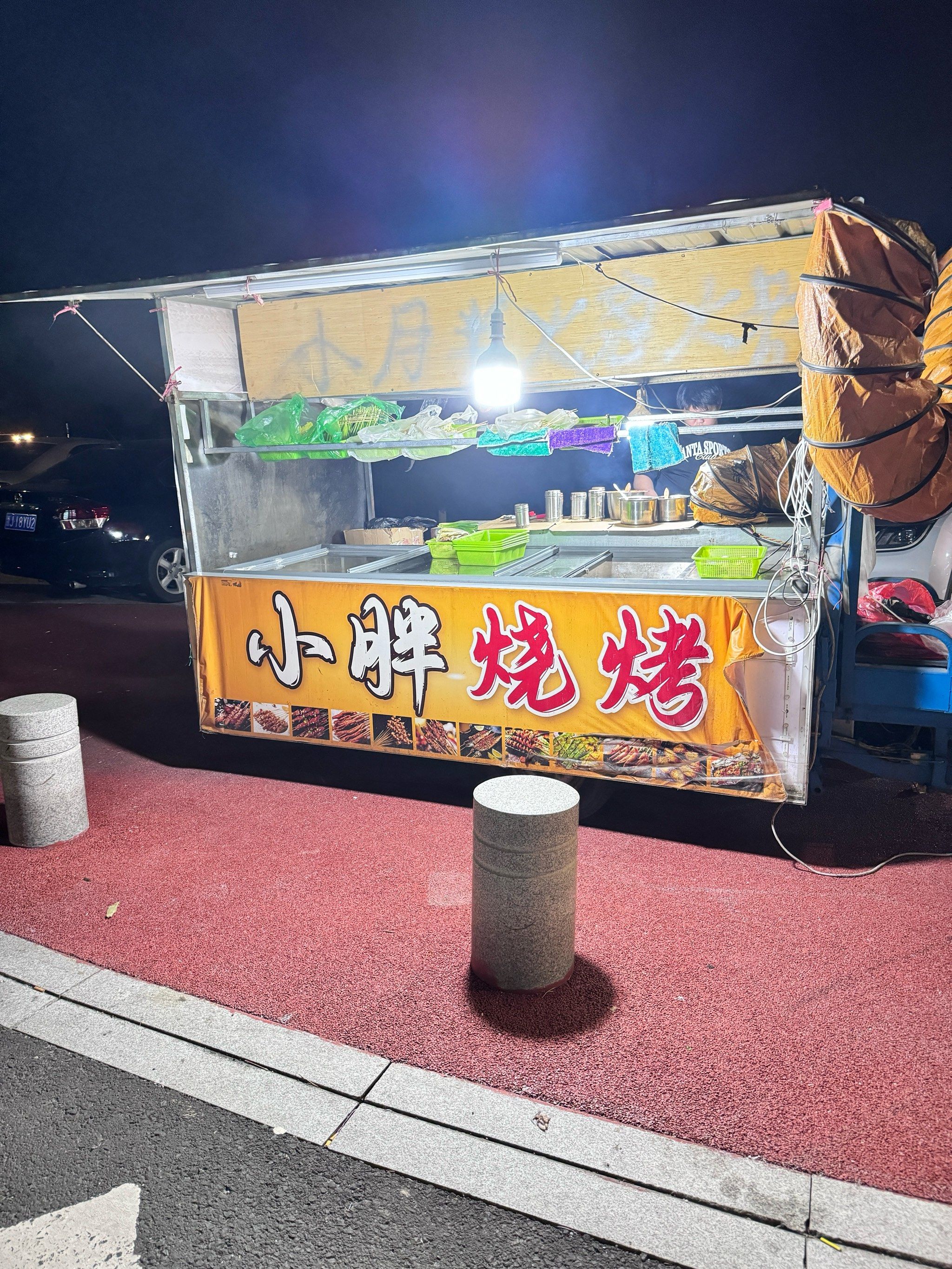 又挖到了宝藏路边摊烧烤,不允许你们不知道