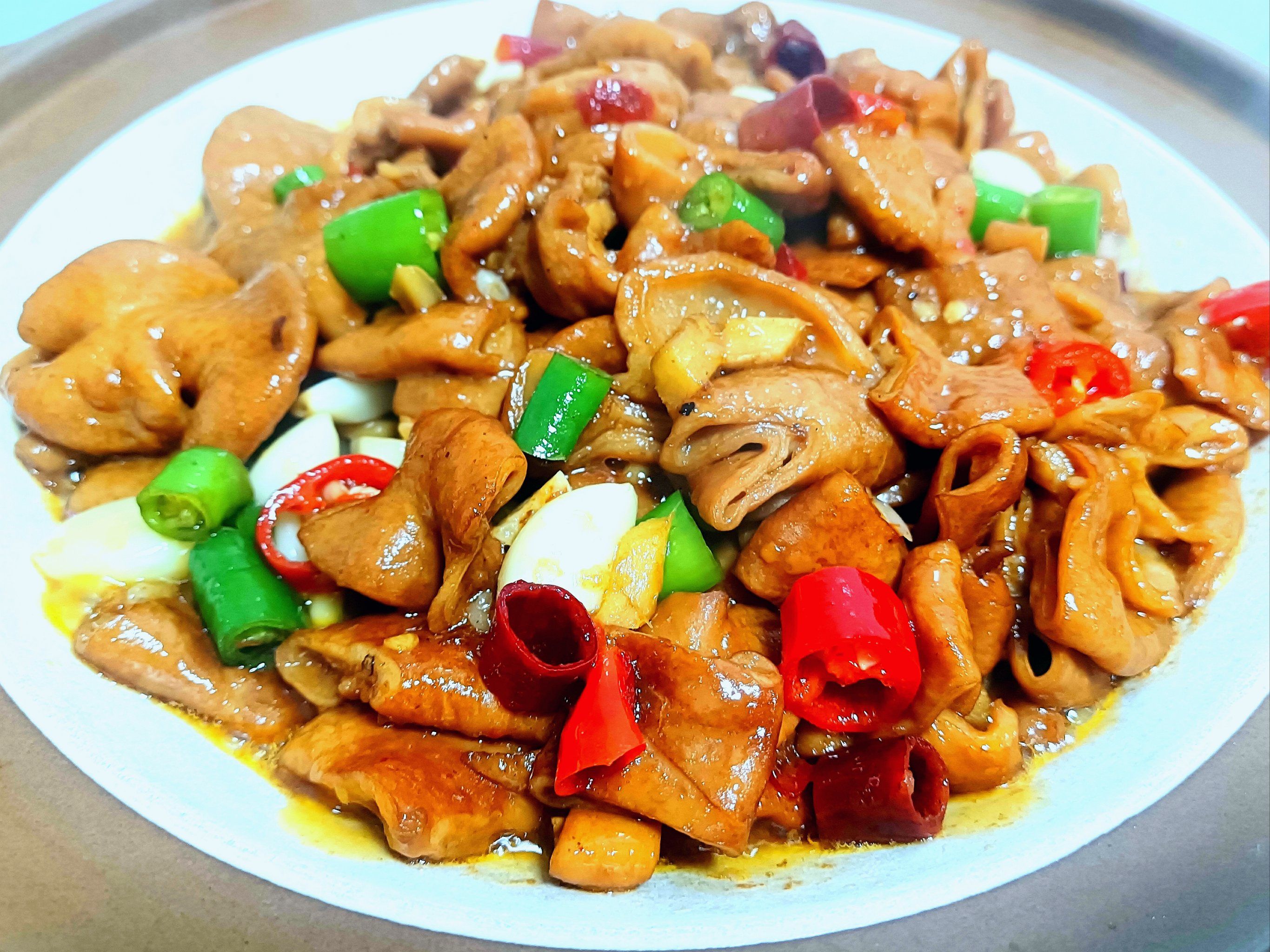 红烧肥肠:醇厚滋味,舌尖盛宴