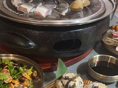 -围炉肉舍•炭烤活鳗•丹东海鲜烤肉(步行街店)