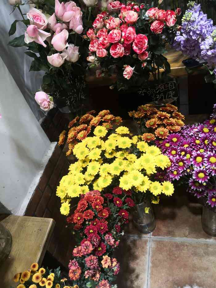 小自然花坊(安泰店)-"每周一上班第一件事就是去选花花放入桌上的.