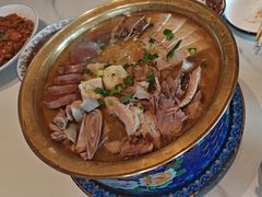 酸菜血肠白肉锅-八大碗·地道东北菜(白塔堡店)