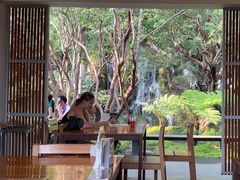 -Chom Cafe and Restaurant
