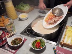 -尚尚仙·酸汤猪手·猪肚鸡火锅(华联万柳购物中心店)