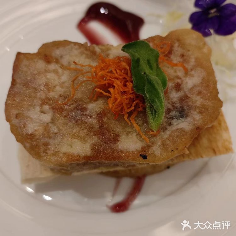 很私密的一家餐厅，共有7个包厢，听说每天都挺满的