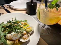 温热海鲜沙拉配牛油果-Mercato莫卡多露台餐厅与酒吧(K11店)