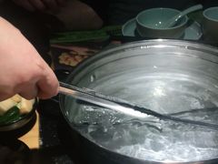 -洪氏嗨捞·广东猪肚鸡·椰子鸡火锅(西咸万象城店)