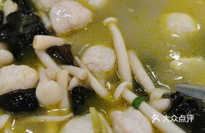 Fish Ball and Black Mushroom Soup
