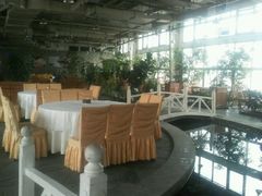 -红栌温泉山庄生态美食餐厅