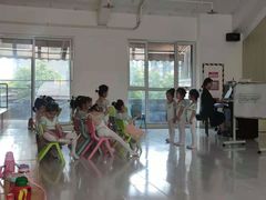 -西安小天鹅艺术团(曲江Alice店)