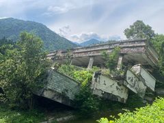-四川汶川特大地震漩口中学遗址