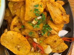 -阿瓦山寨·湘菜现炒·剁椒鱼头王(咸阳总店)