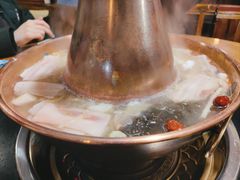 -果松木炭酸菜铜火锅·外婆参鸡汤