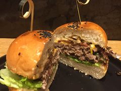 培根蘑菇芝士牛肉堡-龙治汉堡(中华城店)