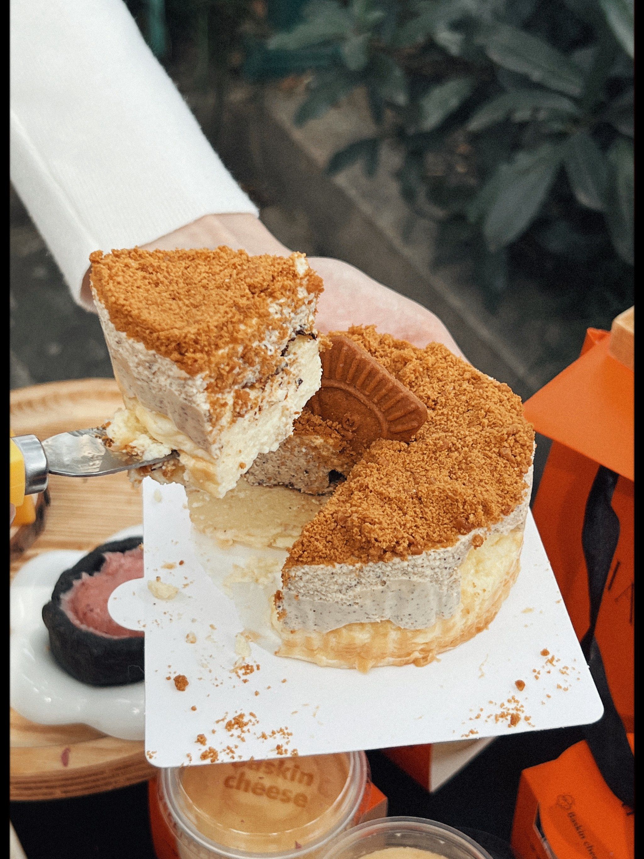 哈哈第一次在扬州吃到
在仙鹤寺正对面  baskin 
店里每一款妒乔