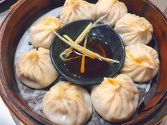 蟹黄汤包-老上海食惠裡小籠包生煎包
