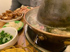 -洞庭洲·防空洞火锅·烧烤·铜锅涮肉(新百广场店)