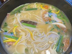 -银米·云南传统过桥米线(双廊黑金冠店)