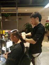 -苑苑发型设计
