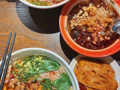 -爆炸头阿姨小四川正宗川味小吃(无任何分店)