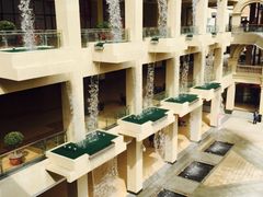 -王府井奥莱临潼小镇(临潼店)
