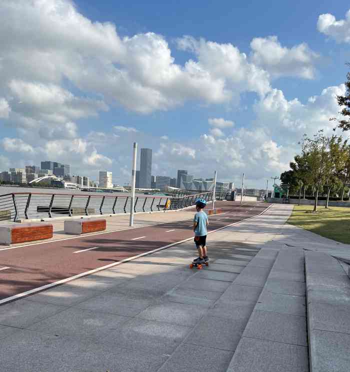 龙耀滨江广场-"补图191003国庆七天乐day3为本人."-大众点评移动版