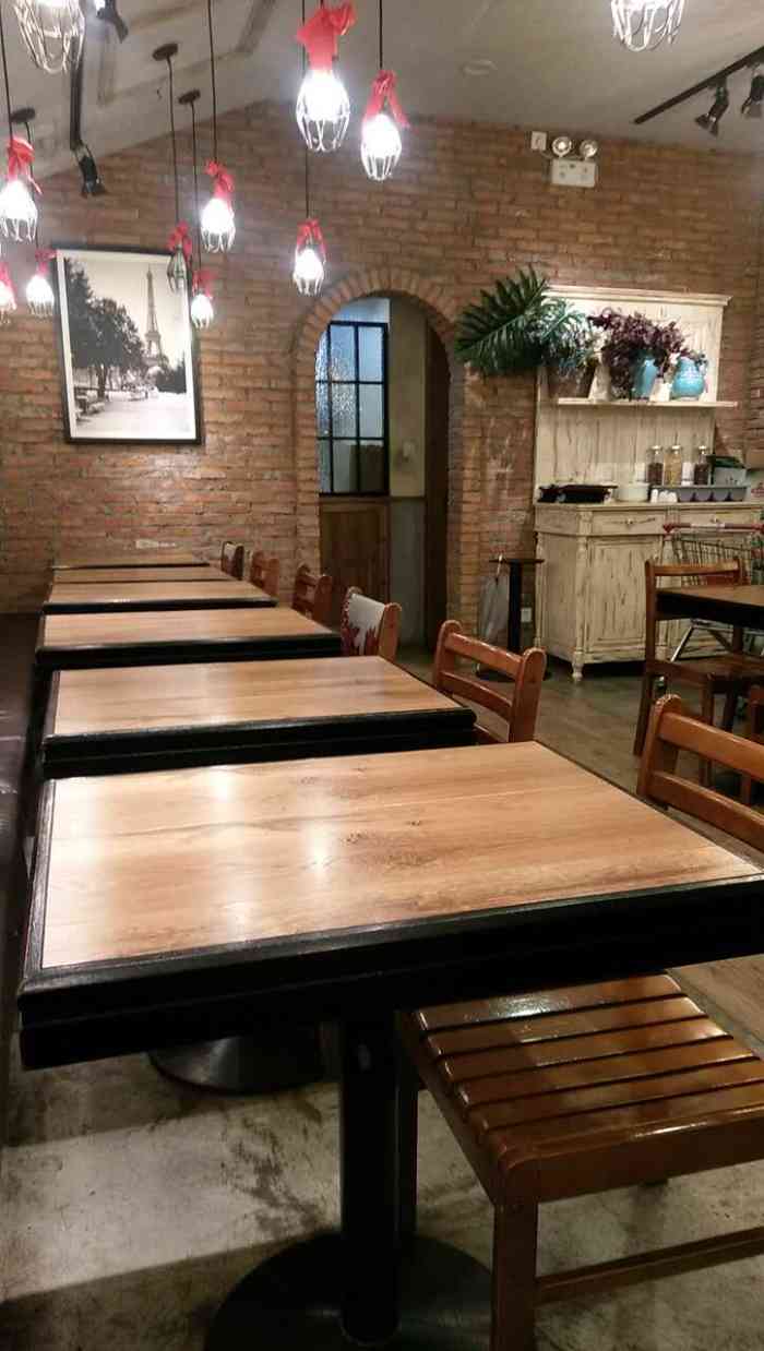 玛格萝妮餐厅(长阳店)-"四五年前了吧 和高中同学一起去的 她推荐.