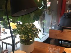靠窗位-转山咖啡(松柏社区店)