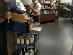 -星巴克(西藏路店)