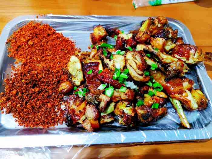 老贵阳毛哥烤鸡-"平时白天不开门晚上才出来 拿了很多奖 .