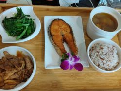 -卓玥国际月子会所(罗山路店)