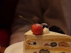 草莓奶油蛋糕-black rainbow coffee