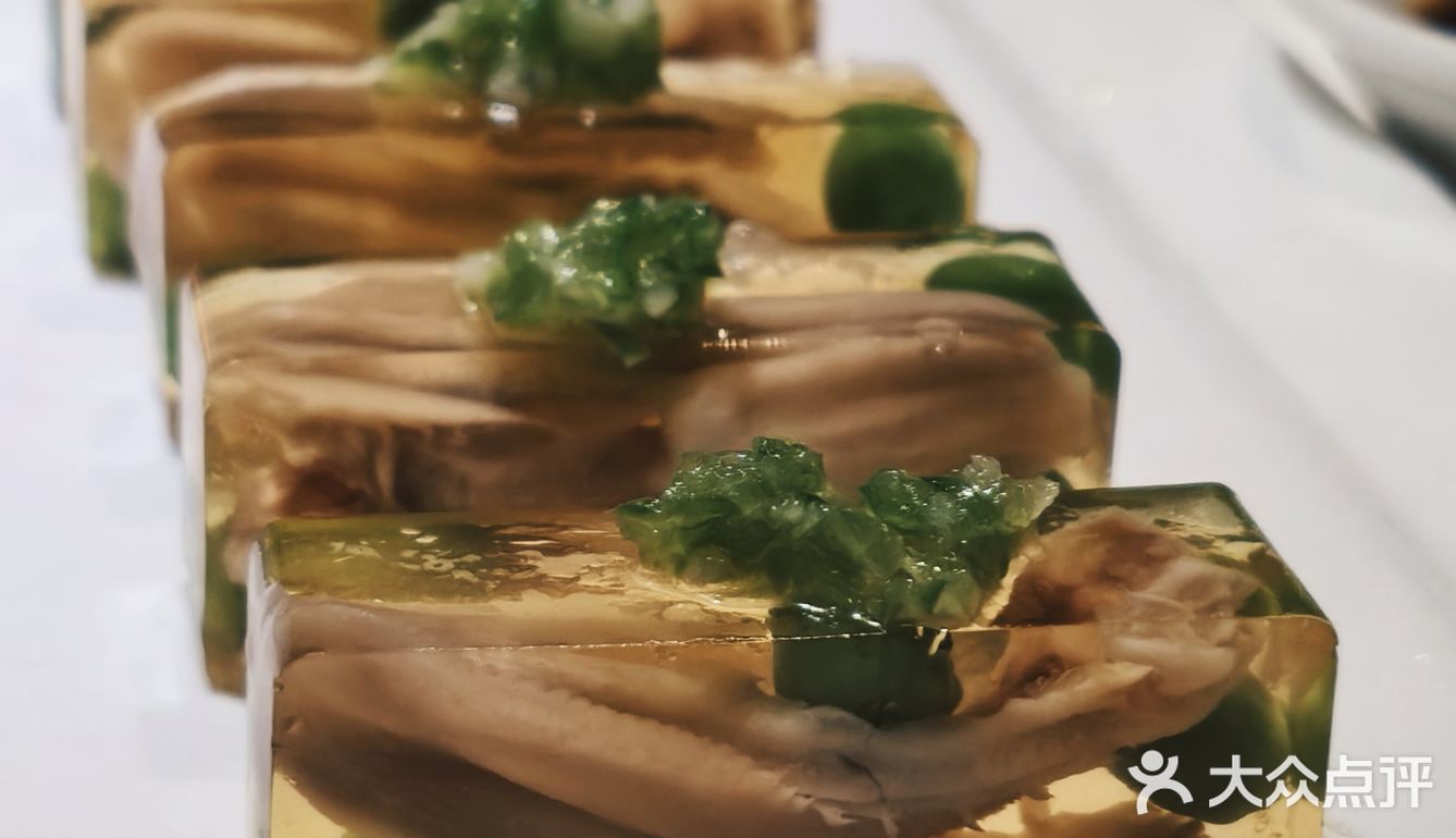 大快朵颐烤鸭时