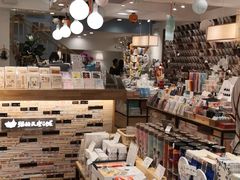 -猫的天空之城概念书店(束河店)