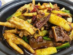 姜辣凤爪烧猪蹄-江城燕子大排档(江汉路步行街店)