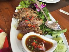 -Chom Cafe and Restaurant