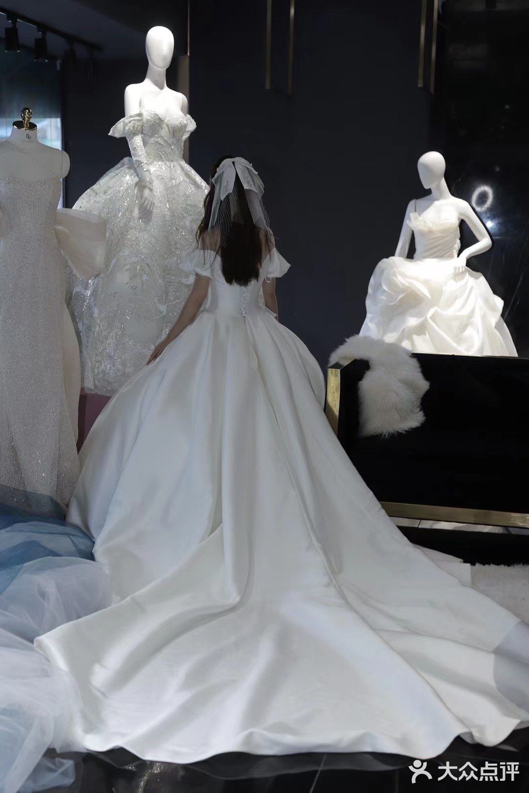 在婚纱店当在逃公主👸