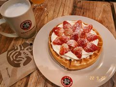 草莓思慕华夫饼-MAAN COFFEE漫咖啡