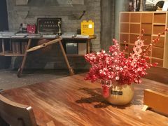 书店内咖啡厅桌椅-思南书局·诗歌店