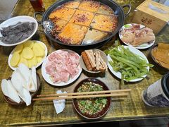 -渝嘴小老弟老火锅(华新村店)