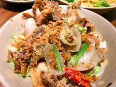 -Cuc Gach Quan Restaurant